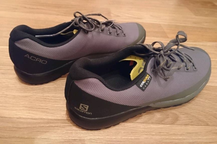 salomon men's acro hiking trainers